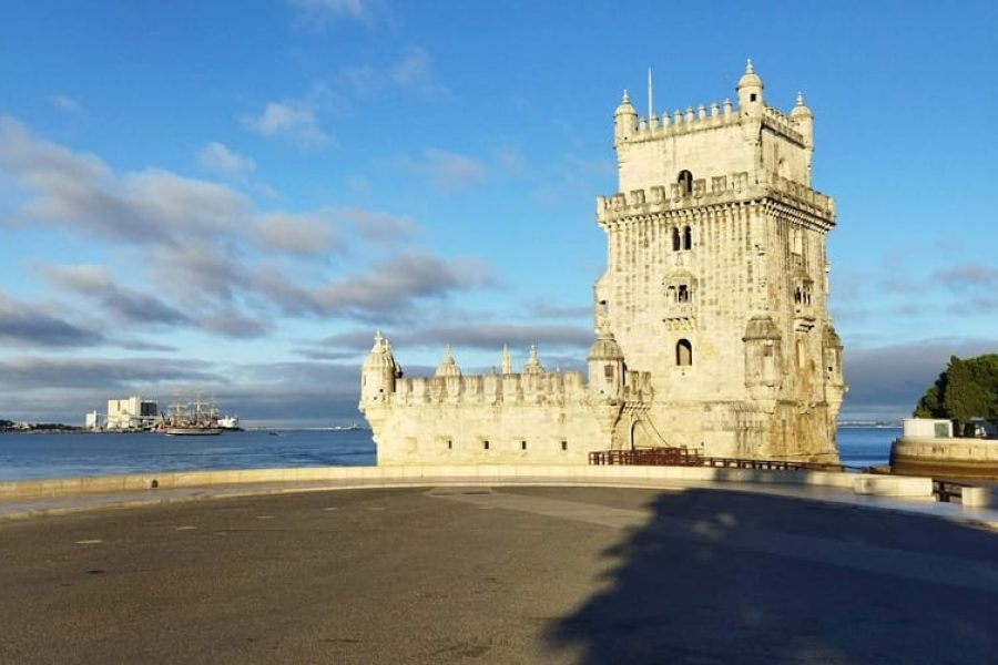 Tour of Lisbon monuments and viewpoints 4 hours